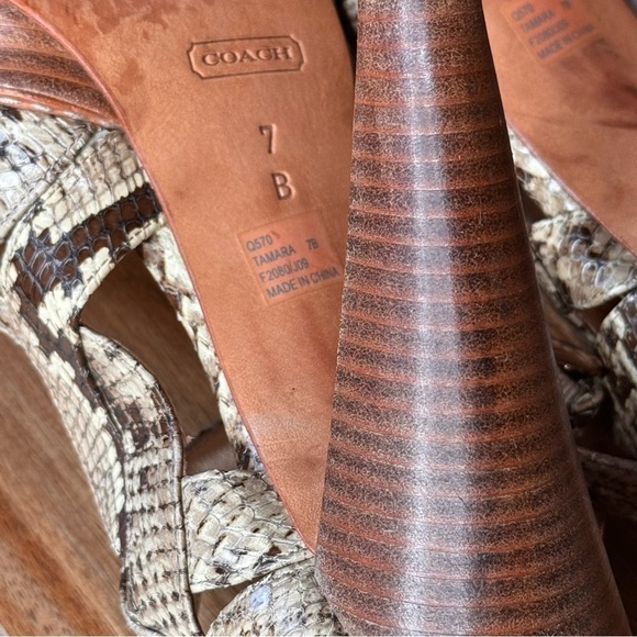 COACH VINTAGE Tamara snake,wood Heel
SZ 7 EUC beautiful,trendy,Y2K wood heel - Picture 5 of 6